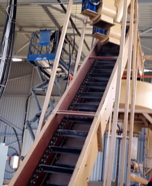 Транспортер цепной с изломом (скребковый конвейер c изломом,    цепной конвейер с изломом)